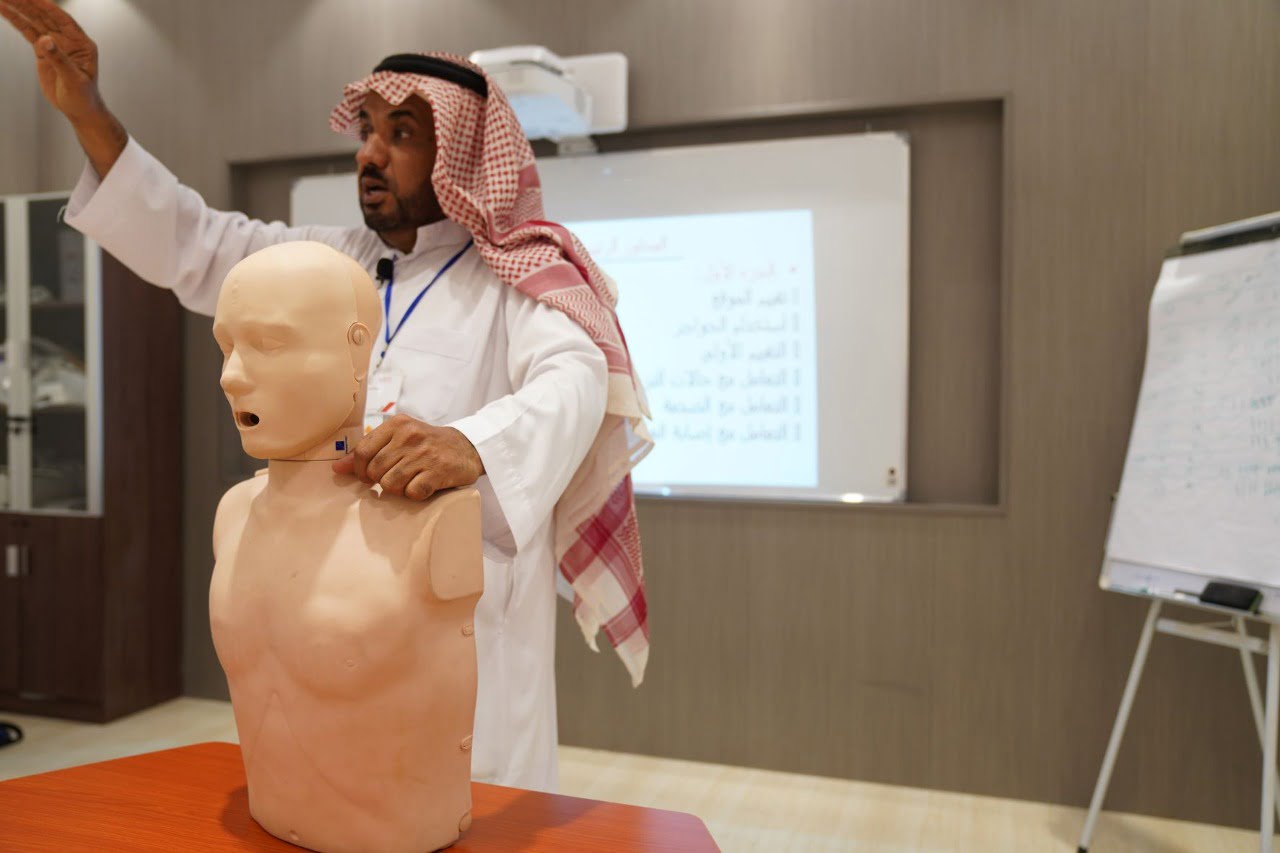 وحدة الدكتور محمد بن سعود الجذلاني للعمل التطوعي تقيم دورة في الإسعافات الأولية